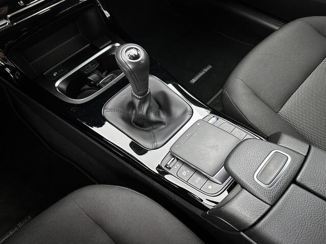 Mercedes-Benz A-KLASSE 160 Business Solution | Parkeerpakket met Camera | Ledkoplampen | Navigatie | Stoelverwarming | Inclusief 12 Maanden Garantie.