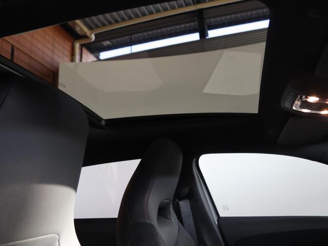 Mercedes-Benz A-KLASSE 180 Business Solution AMG | Panoramaschuifdak | Head-up display | Premium Plus pakket | Nightpakket | 360° camera | Dodehoekassistent |