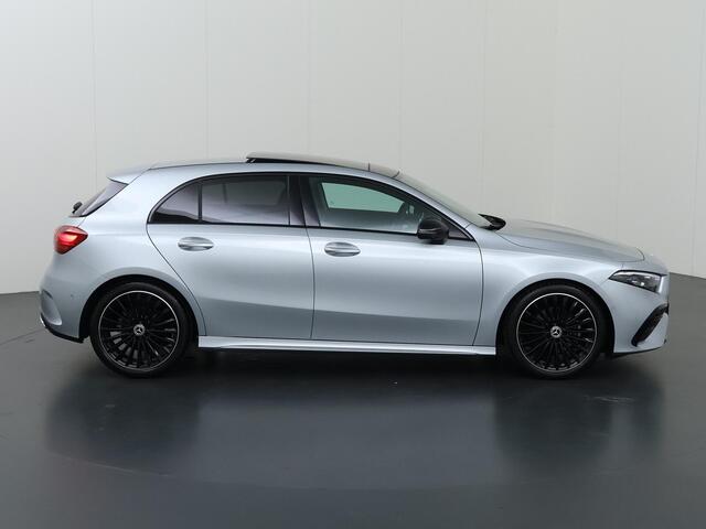 Mercedes-Benz A-KLASSE 180 Business Solution AMG | Panoramaschuifdak | Premium Plus pakket | Stoelverwarming | Achteruitrijcamera | MULTIBEAM LED |
