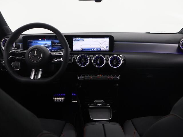 Mercedes-Benz A-KLASSE 180 Business Solution AMG | Panoramaschuifdak | Premium plus | Head-Up | Stoelverwarming | Achteruitrijcamera | MULTIBEAM LED |