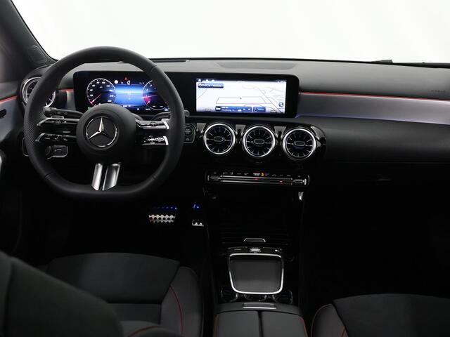 Mercedes-Benz A-KLASSE 180 Business Solution AMG | Panoramaschuifdak | Premium plus | Head-Up | Stoelverwarming | Achteruitrijcamera | MULTIBEAM LED |