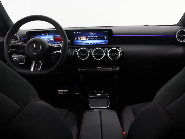 Mercedes-Benz A-KLASSE 180 Business Solution AMG | Panoramaschuifdak | Stoelverwarming | Achteruitrijcamera | MULTIBEAM LED |