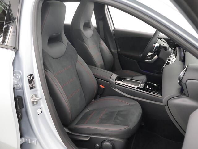 Mercedes-Benz A-KLASSE 180 Business Solution AMG | Panoramaschuifdak | Stoelverwarming | Achteruitrijcamera | MULTIBEAM LED |
