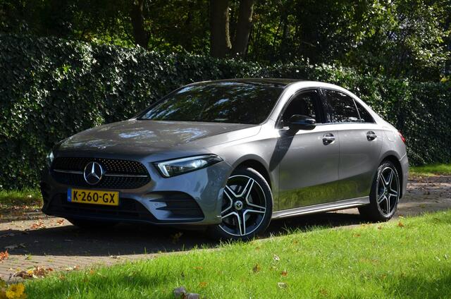 Mercedes-Benz A-KLASSE 250 e Business Solution AMG Limited Automaat/Led/Navi/Pdc/Ecc/Panoramadak/Achteruitrijcamera/Stoelverwarming/Cr-Controle/Privacy-Glass/Lmv/18-Inch Lmv/ Elektrisch verstelbare voorstoelen met geheugenfunctie