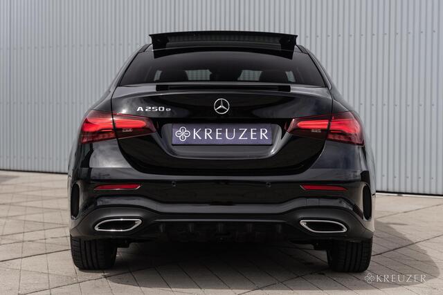 Mercedes-Benz A-KLASSE 250e AMG Line | 9.900KM | Panorama | Memory | 360 Camera | Sfeerverlichting