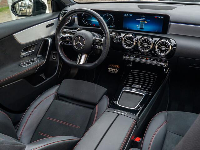 Mercedes-Benz A-KLASSE 250 e AMG Line PANO CAMERA 19 INCH MULTIBEAM NIGHT PAKKET FACELIFT