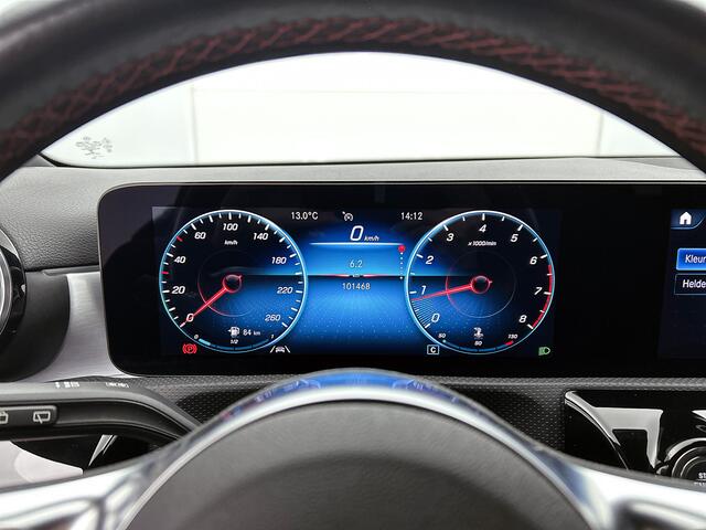 Mercedes-Benz A-KLASSE 160 AMG Nightpakket | Trekhaak | Sfeerverlichting | Augmented Reality | Led | Parkeerpakket met Camera | Inclusief 24 maanden Mercedes-Benz Certified garantie voor Europa. garage-sale