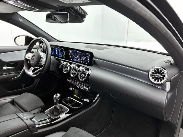 Mercedes-Benz A-KLASSE 160 AMG Nightpakket | Trekhaak | Sfeerverlichting | Augmented Reality | Led | Parkeerpakket met Camera | Inclusief 24 maanden Mercedes-Benz Certified garantie voor Europa. garage-sale