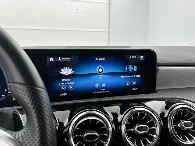 Mercedes-Benz A-KLASSE 160 AMG Nightpakket | Trekhaak | Sfeerverlichting | Augmented Reality | Led | Parkeerpakket met Camera | Inclusief 24 maanden Mercedes-Benz Certified garantie voor Europa. garage-sale