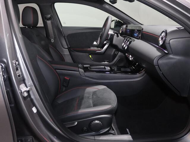 Mercedes-Benz A-KLASSE 180 Star Edition AMG Line | Night | Achteruitrijcamera | Dodehoekassistent |