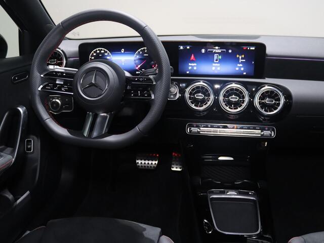 Mercedes-Benz A-KLASSE 180 Star Edition AMG Line | Night | Achteruitrijcamera | Dodehoekassistent |