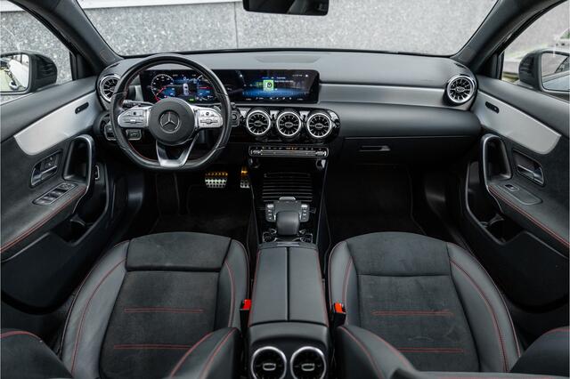 Mercedes-Benz A-KLASSE 250 e AMG Line Pano / Sfeerverlichting / Carplay / Night Pakket / 18inch /