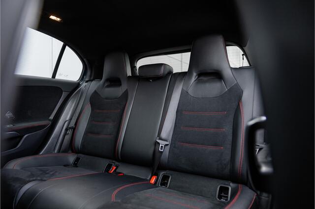 Mercedes-Benz A-KLASSE 250 e AMG Line Pano / Sfeerverlichting / Carplay / Night Pakket / 18inch /