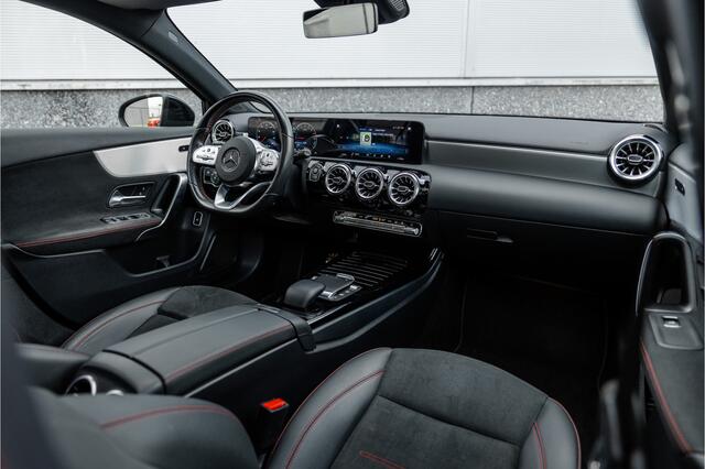 Mercedes-Benz A-KLASSE 250 e AMG Line Pano / Sfeerverlichting / Carplay / Night Pakket / 18inch /