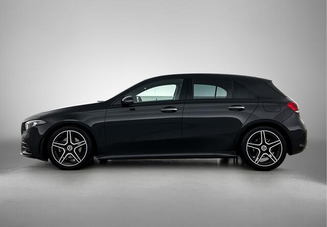 Mercedes-Benz A-KLASSE 180 AMG Line Amg Line Styling | Night Pakket | Sfeerverlichting | Ledkoplampen | Achteruitrijcamera Inclusief 24 maanden Mercedes-Benz Certified garantie voor Europa.