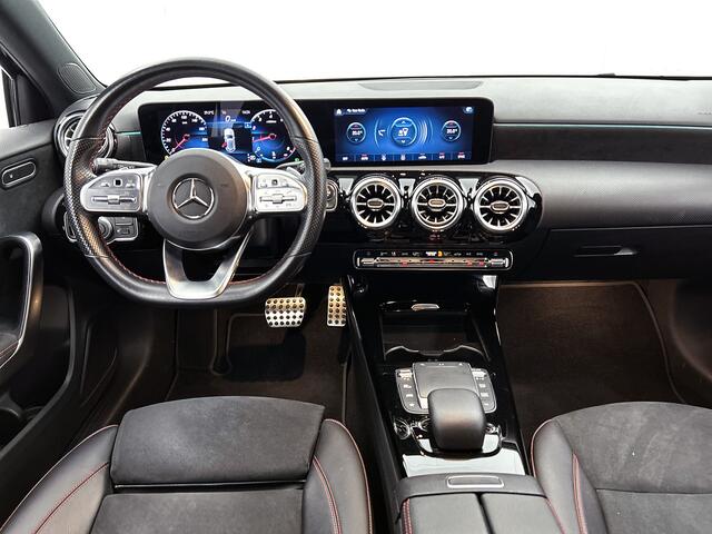 Mercedes-Benz A-KLASSE 180 AMG Line Amg Line Styling | Night Pakket | Sfeerverlichting | Ledkoplampen | Achteruitrijcamera Inclusief 24 maanden Mercedes-Benz Certified garantie voor Europa.