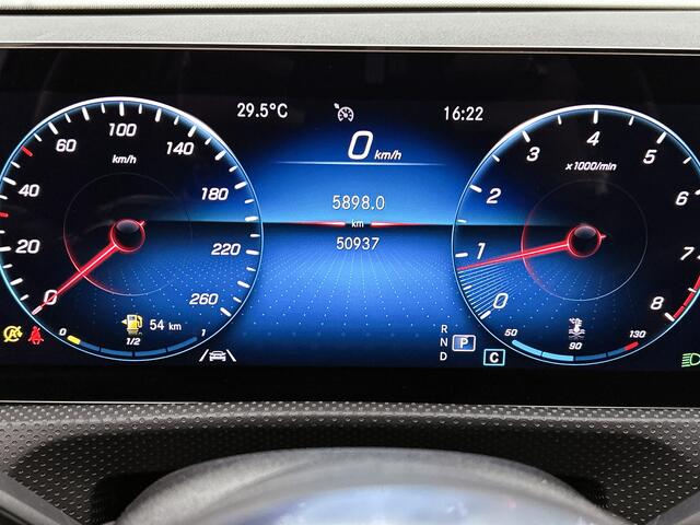 Mercedes-Benz A-KLASSE 180 AMG Line Amg Line Styling | Night Pakket | Sfeerverlichting | Ledkoplampen | Achteruitrijcamera Inclusief 24 maanden Mercedes-Benz Certified garantie voor Europa.