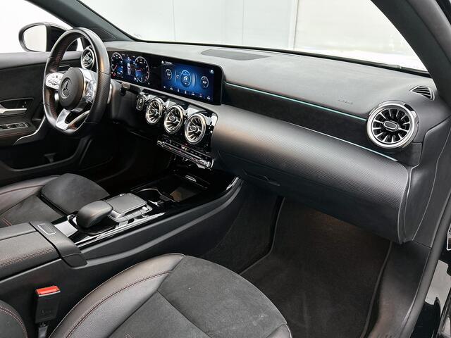 Mercedes-Benz A-KLASSE 180 AMG Line Amg Line Styling | Night Pakket | Sfeerverlichting | Ledkoplampen | Achteruitrijcamera Inclusief 24 maanden Mercedes-Benz Certified garantie voor Europa.
