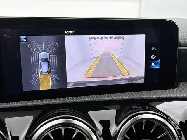 Mercedes-Benz A-KLASSE 180 AMG Line Amg Line Styling | Night Pakket | Sfeerverlichting | Ledkoplampen | Achteruitrijcamera Inclusief 24 maanden Mercedes-Benz Certified garantie voor Europa.