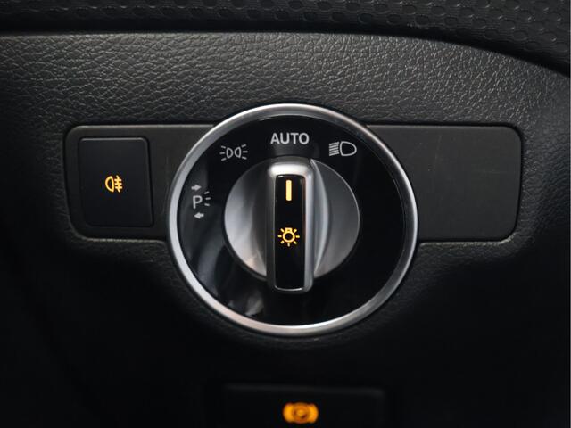 Mercedes-Benz A-KLASSE 160 Ambition [CRUISE CONTROL, PDC V+A, STUURWIEL MULTIFUNCTIONEEL, CLIMATE CONTROL, LED, GARMIN MAP PILOT, SPORTSTOELEN, REGENSENSOR, NIEUWSTAAT]