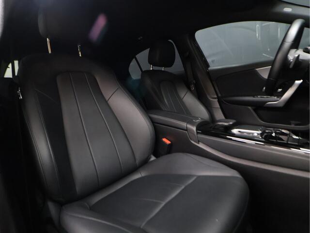 Mercedes-Benz A-KLASSE 180 Business Solution Luxury [STOELVERWARMING, CAMERA, DIGITAL DASH, CRUISE CONTROL, LED, LEDER, BLUETOOTH, CLIMECONTROL, NAVIGATIE, ESP, START STOP SYSTEEM, NIEUWSTAAT]