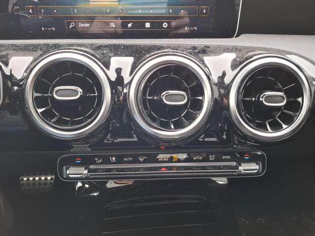 Mercedes-Benz A-KLASSE 180 Business Solution AMG | Nieuw Binnen! | Pano | Stoelverwarming | Clima