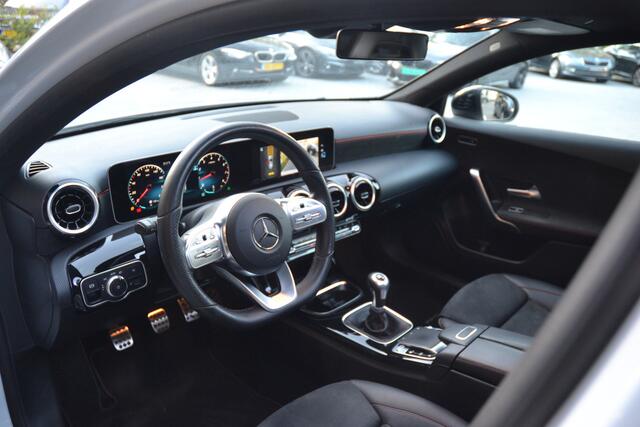 Mercedes-Benz A-KLASSE 180 Business Solution AMG Night Upgrade NAP | Pano | Carplay | Camera