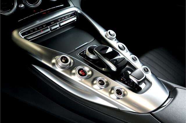 Mercedes-Benz AMG-GT Roadster 4.0 V8 350kW/476pk DCT7 DISTRONIC + BURMESTER + SOFTLEDER + AIRSCARF + CAMERA + DODEHOEK MELDER + PRE-SAFE + AMG PERF. UITLAAT + RIDE MODES + KEYLESS ENTRY&GO + PARKSENSOREN V&A + FOLIE VOORBUMPER + 19"/20" AMG-VELGEN GEPOLIJST!