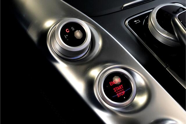 Mercedes-Benz AMG-GT Roadster 4.0 V8 350kW/476pk DCT7 DISTRONIC + BURMESTER + SOFTLEDER + AIRSCARF + CAMERA + DODEHOEK MELDER + PRE-SAFE + AMG PERF. UITLAAT + RIDE MODES + KEYLESS ENTRY&GO + PARKSENSOREN V&A + FOLIE VOORBUMPER + 19"/20" AMG-VELGEN GEPOLIJST!