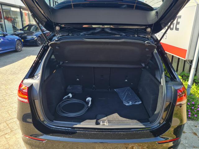 Mercedes-Benz B-KLASSE 250 e AMG Line Nightpakket 18''/Panoramadak/Sfeerverlichting/DAB/PDC v+a/Stoelverwarming/Climate/Apple Carplay & Android Auto