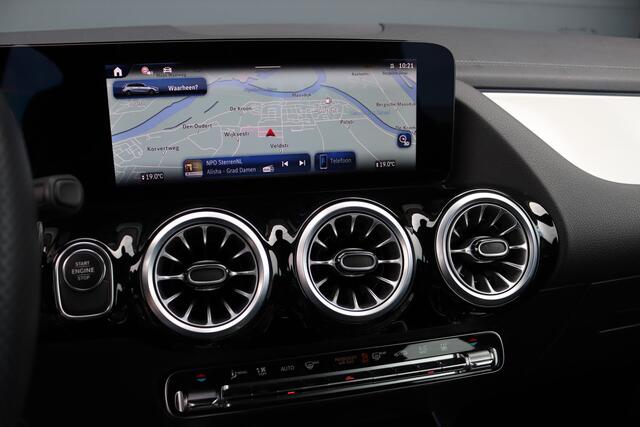 Mercedes-Benz B-KLASSE 250 e Star Edition AMG Line Aut8 | Facelift | Distronic | Camera | Advanced Soundsystem | Keyless Go | Augmented Reality | Leder | Stoelverwarming | Sfeerverlichting |