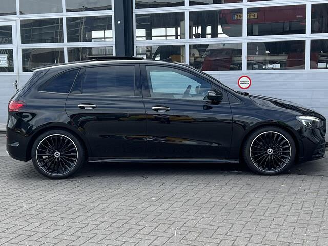 Mercedes-Benz B-KLASSE 180 AMG Line | Premium Pakket | Night Pakket | Panoramadak | Dodehoekassistent | Sfeerverlichting | Stoelverwarming | Apple CarPlay | Android Auto |