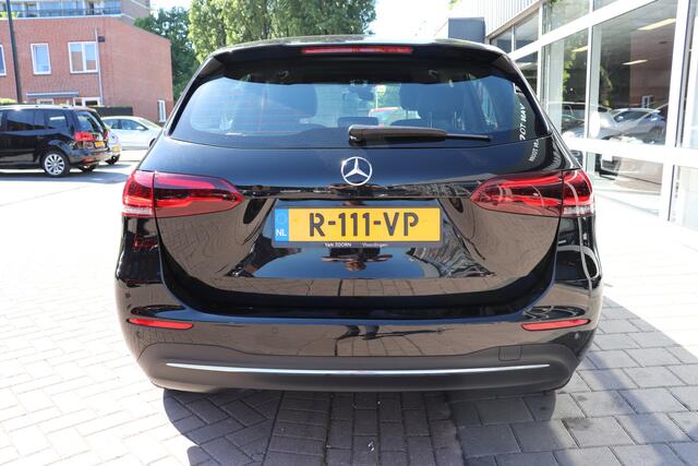 Mercedes-Benz B-KLASSE 180 Business Solution Plus Automaat.