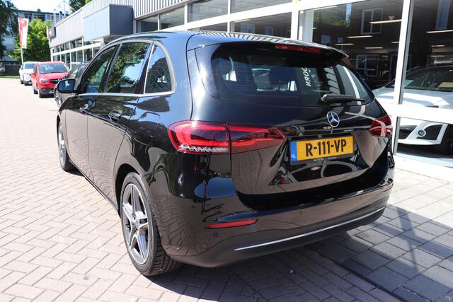 Mercedes-Benz B-KLASSE 180 Business Solution Plus Automaat.