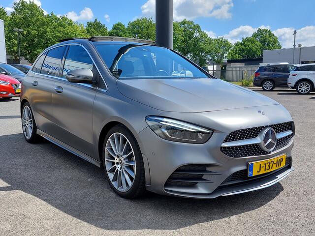 Mercedes-Benz B-KLASSE 180 136pk Automaat Launch Edition Premium Plus AMG-Line | Navi | Clima | Cruise | Led Matrix | Keyless Entry | Panorama Schuifdak | Pdc V+A+Assist+Camera | Privacy Glass | 19''lm