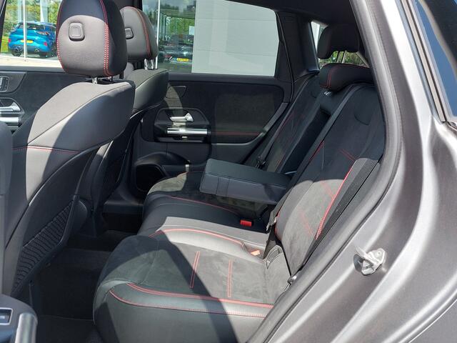 Mercedes-Benz B-KLASSE 180 136pk Automaat Launch Edition Premium Plus AMG-Line | Navi | Clima | Cruise | Led Matrix | Keyless Entry | Panorama Schuifdak | Pdc V+A+Assist+Camera | Privacy Glass | 19''lm
