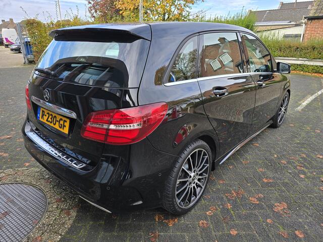 Mercedes-Benz B-KLASSE 180 Business Solution AMG Upgrade Edition Parkeersensoren,Navi.Trekhaak.Camera.