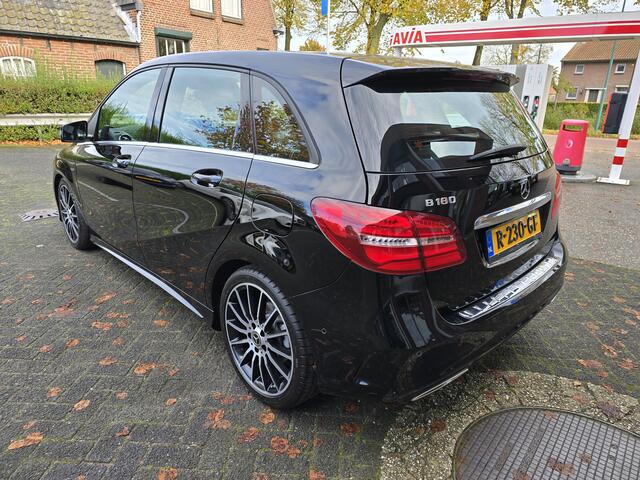Mercedes-Benz B-KLASSE 180 Business Solution AMG Upgrade Edition Parkeersensoren,Navi.Trekhaak.Camera.