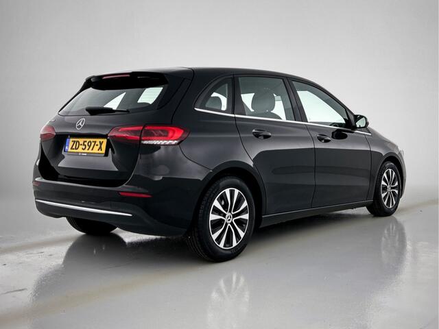 Mercedes-Benz B-KLASSE 180 Business Solution | Lichtmetalen velgen | Navigatie | Parking support | Inclusief 24 maanden MB Certified garantie voor Europa.