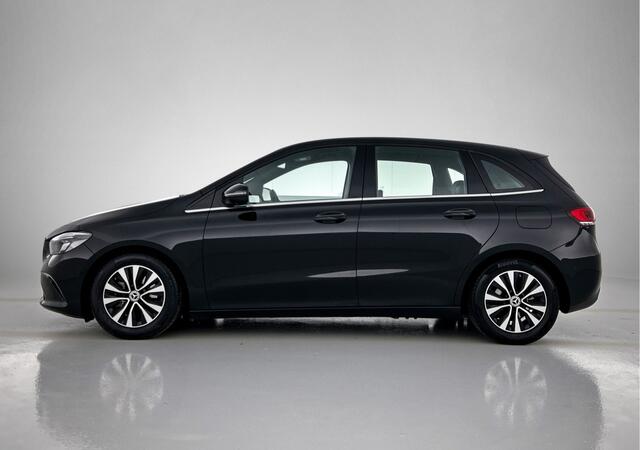 Mercedes-Benz B-KLASSE 180 Business Solution | Lichtmetalen velgen | Navigatie | Parking support | Inclusief 24 maanden MB Certified garantie voor Europa.