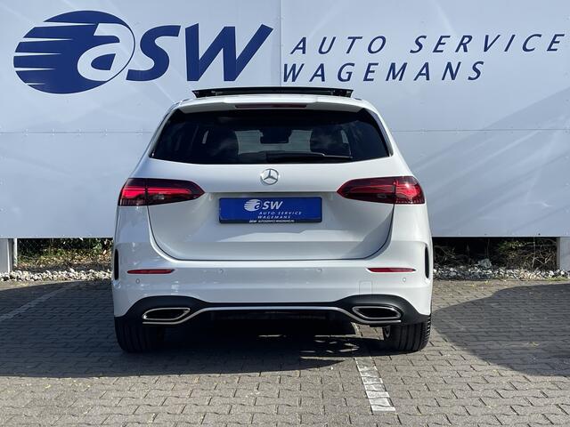 Mercedes-Benz B-KLASSE 200 AMG Line | Pano | Trekhaak | Camera | Ambient Light | Dodehoek | Keyless