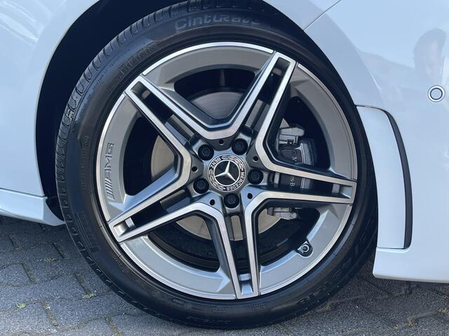 Mercedes-Benz B-KLASSE 200 AMG Line | Pano | Trekhaak | Camera | Ambient Light | Dodehoek | Keyless