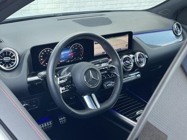 Mercedes-Benz B-KLASSE 200 AMG Line | Pano | Trekhaak | Camera | Ambient Light | Dodehoek | Keyless