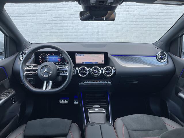 Mercedes-Benz B-KLASSE 200 AMG Line | Pano | Trekhaak | Camera | Ambient Light | Dodehoek | Keyless