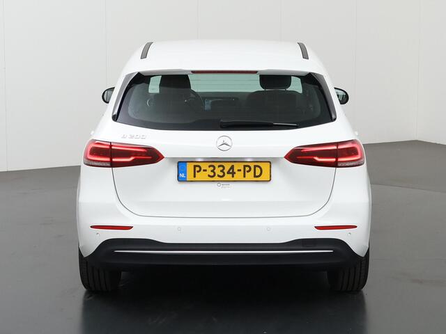 Mercedes-Benz B-KLASSE 200 Business Solution | Trekhaak | Achteruitrijcamera | Widescreen | Stoelverwarming |