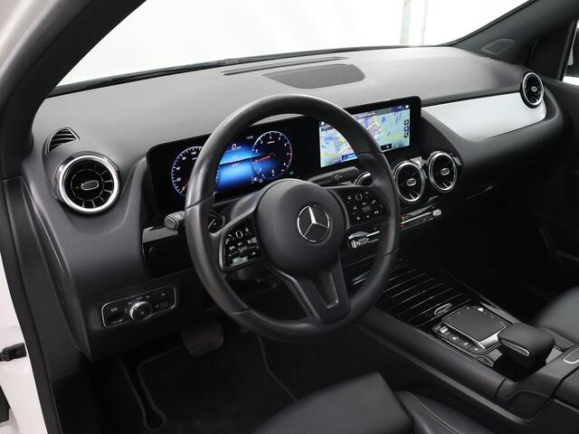 Mercedes-Benz B-KLASSE 200 Business Solution | Trekhaak | Achteruitrijcamera | Widescreen | Stoelverwarming |