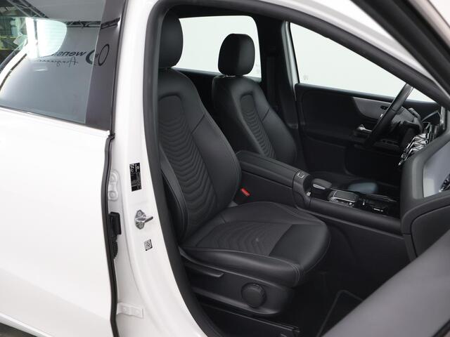 Mercedes-Benz B-KLASSE 200 Business Solution | Trekhaak | Achteruitrijcamera | Widescreen | Stoelverwarming |