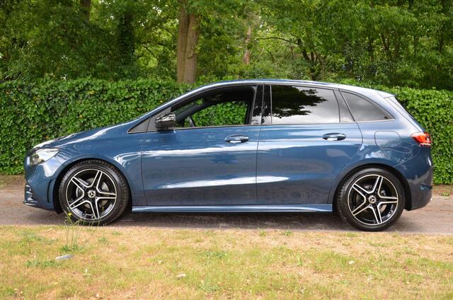 Mercedes-Benz B-KLASSE 180 Business Solution AMG Automaat/Led/Navi/Pdc/Ecc/Panoramadak/Achteruitrijcamera/Stoelverwarming/Cr-Controle/Privacy-Glas/18-Inch Lmv