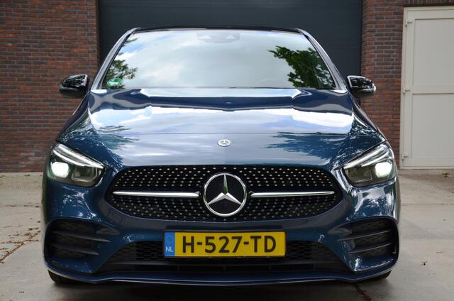 Mercedes-Benz B-KLASSE 180 Business Solution AMG Automaat/Led/Navi/Pdc/Ecc/Panoramadak/Achteruitrijcamera/Stoelverwarming/Cr-Controle/Privacy-Glas/18-Inch Lmv