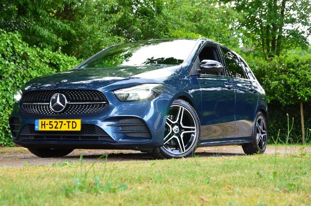 Mercedes-Benz B-KLASSE 180 Business Solution AMG Automaat/Led/Navi/Pdc/Ecc/Panoramadak/Achteruitrijcamera/Stoelverwarming/Cr-Controle/Privacy-Glas/18-Inch Lmv
